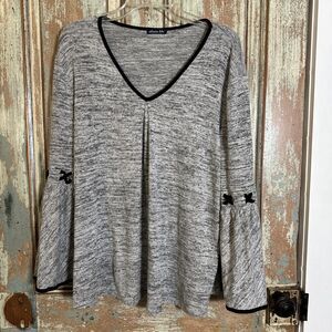 Olivia Blu Sweater Tunic Gray Black Trim Flared Sleeves No Size Tag